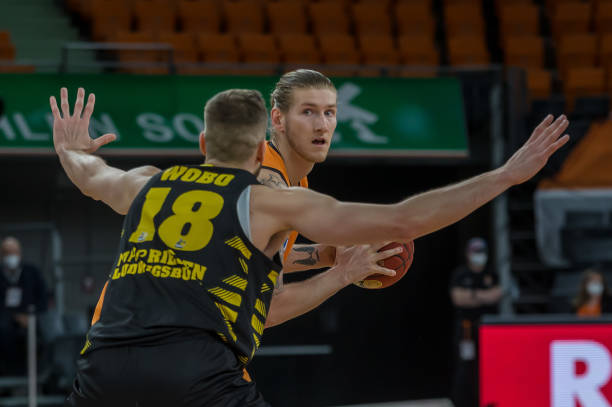 转会至巴黎 转会至巴黎